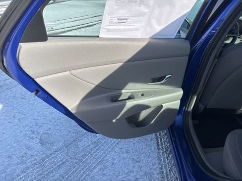 Used 2023 Hyundai Elantra SEL w/ Convenience Package image 19