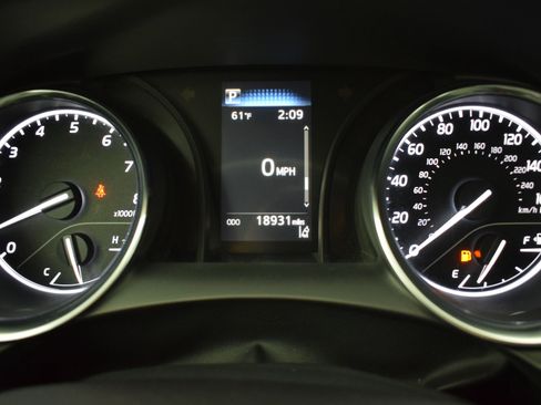 Used 2019 Toyota Camry LE image 16