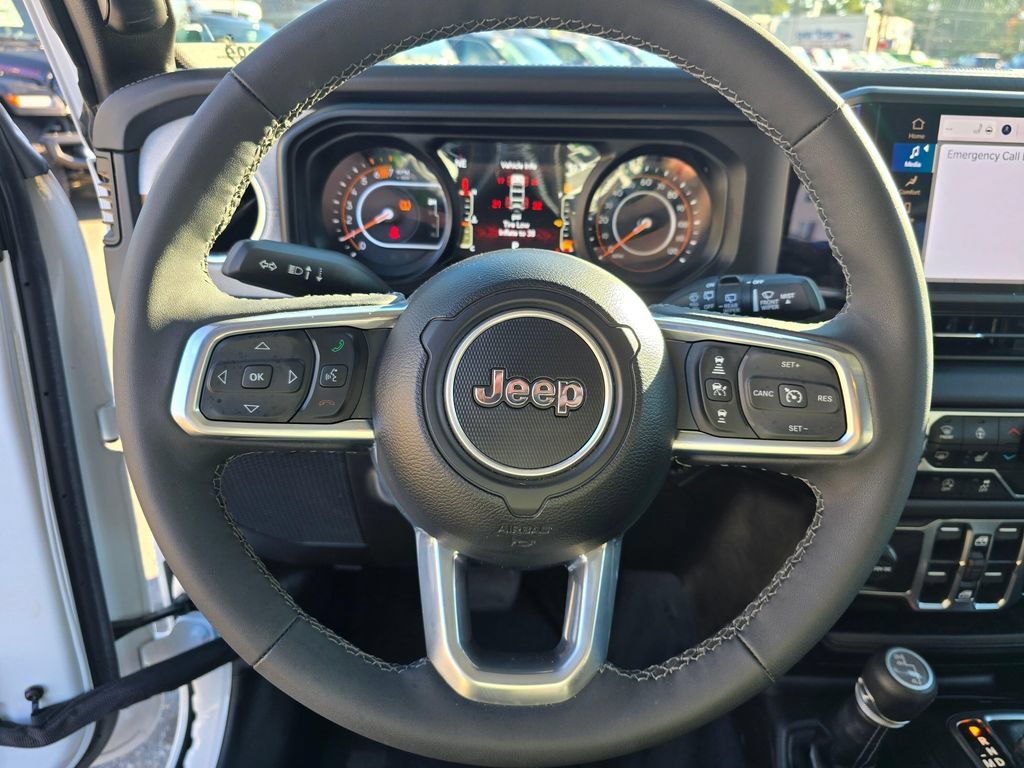 Used 2025 Jeep Wrangler Unlimited Sahara AWD/4WD image 21