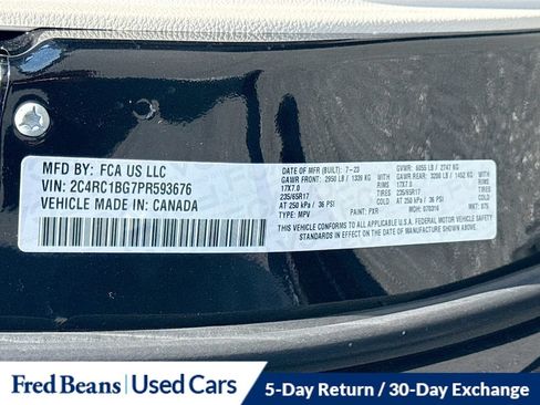 Used 2023 Chrysler Pacifica Touring-L FWD image 38