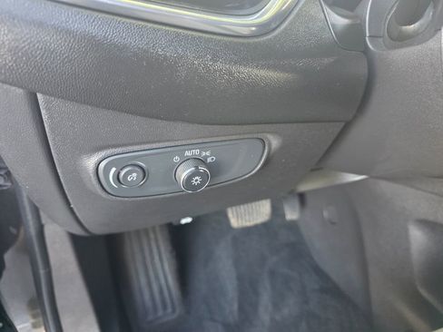 Used 2020 Chevrolet Equinox LS image 19