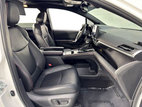 Used 2025 Toyota Sienna XSE w/ XSE Plus Package image 15