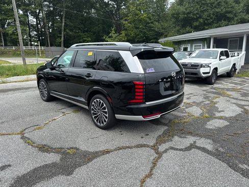 Used 2026 Hyundai Palisade Calligraphy FWD image 3