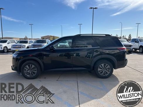 Used 2024 Nissan Pathfinder SV AWD/4WD image 4