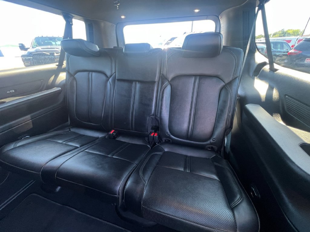Used 2024 Jeep Wagoneer L Series III w/ Flexible Seating Group AWD/4WD image 5