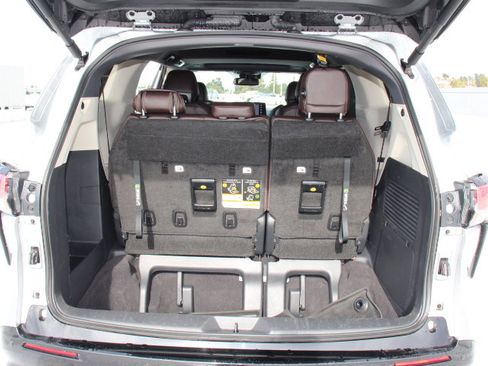 Certified 2023 Toyota Sienna Platinum image 14