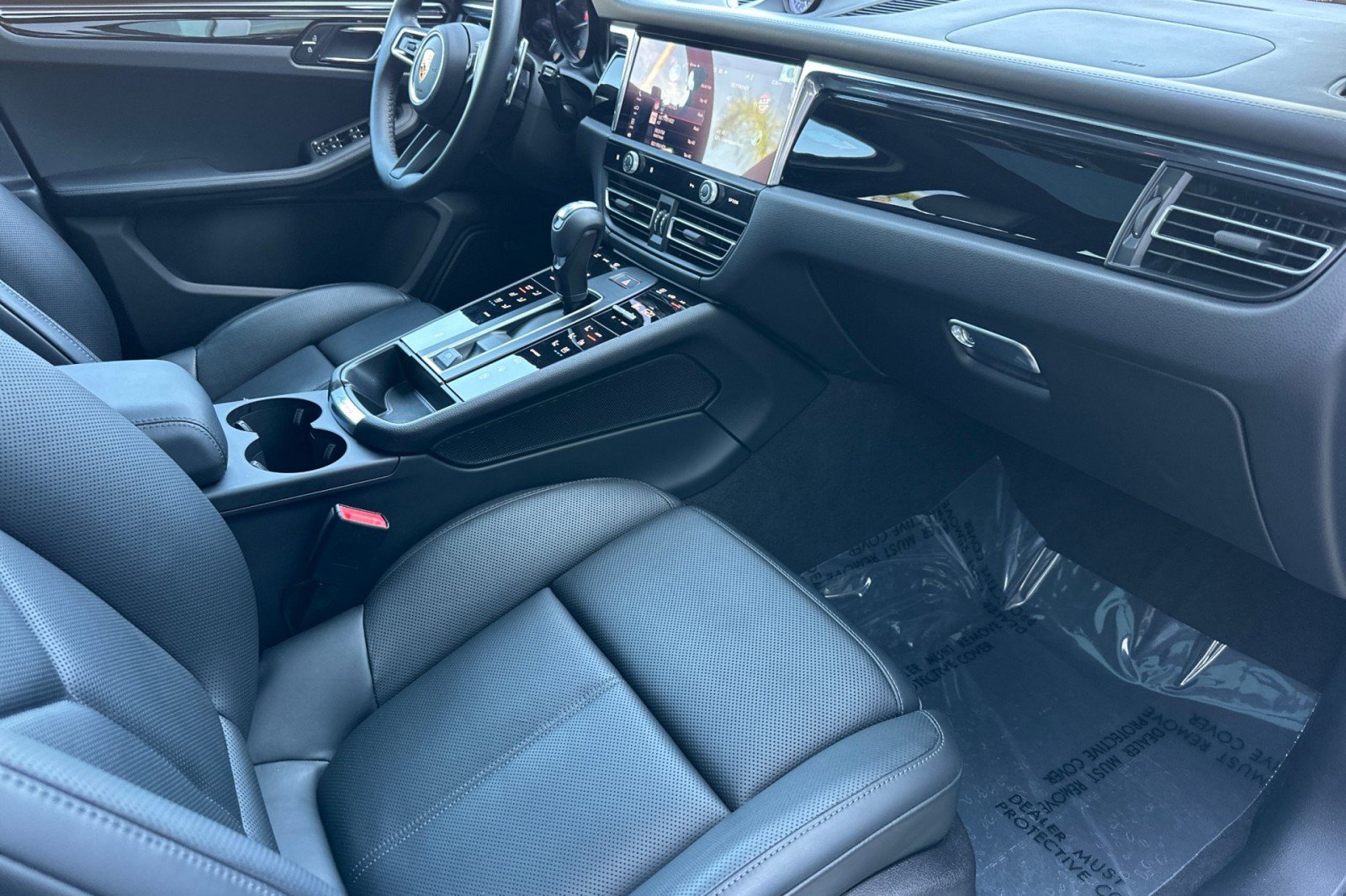 Used 2026 Porsche Macan AWD/4WD image 16