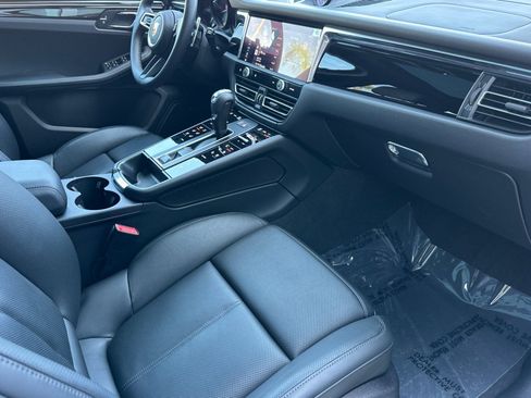 Used 2026 Porsche Macan AWD/4WD image 16