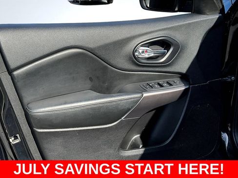 Used 2021 Jeep Cherokee Latitude Plus AWD/4WD image 26