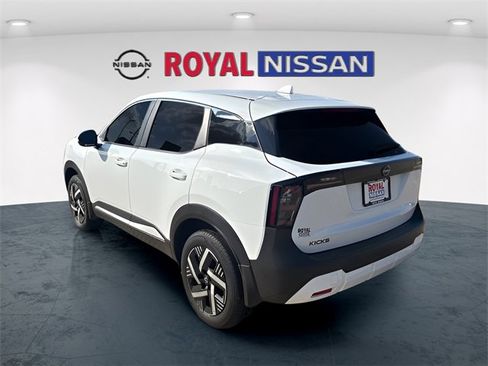 Used 2025 Nissan Kicks SV image 5