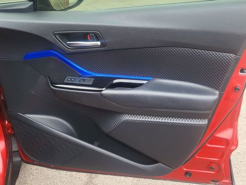 Used 2020 Toyota C-HR XLE image 16