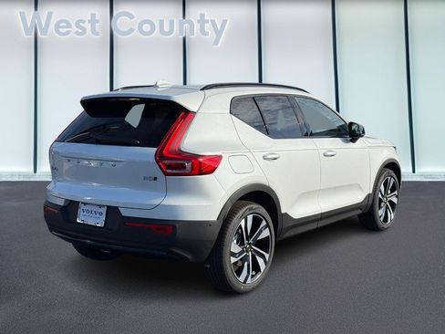 New 2026 Volvo XC40 B5 Ultra w/ Climate Package image 3