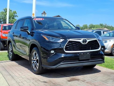 Used 2026 Toyota Highlander XLE AWD/4WD image 3