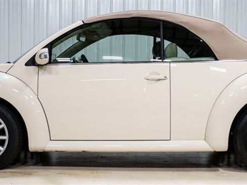 Used 2005 Volkswagen Beetle GLS FWD image 2
