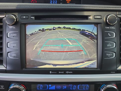 Used 2018 Toyota Highlander Plus FWD image 18