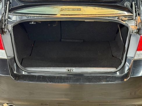 Used 2011 Subaru Legacy 2.5i Limited image 9