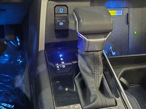 Used 2024 Toyota Tundra Platinum AWD/4WD image 16