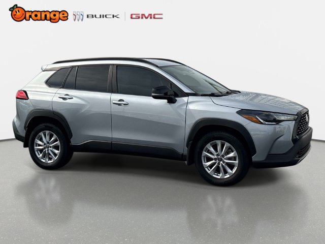 Used 2025 Toyota Corolla Cross LE FWD image 1