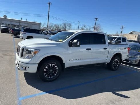 Used 2018 Nissan Titan PRO-4X w/ Pro-4x Utility Package image 14