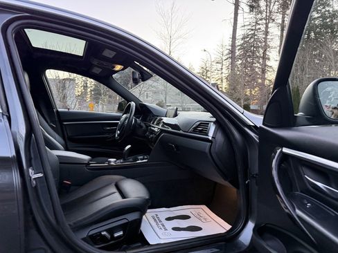 Used 2017 BMW 330i xDrive Sedan w/ Premium Package image 16