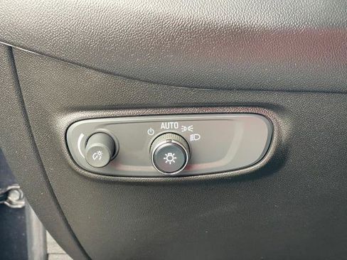 Used 2022 Chevrolet Equinox LT w/ Driver Convenience Package image 12