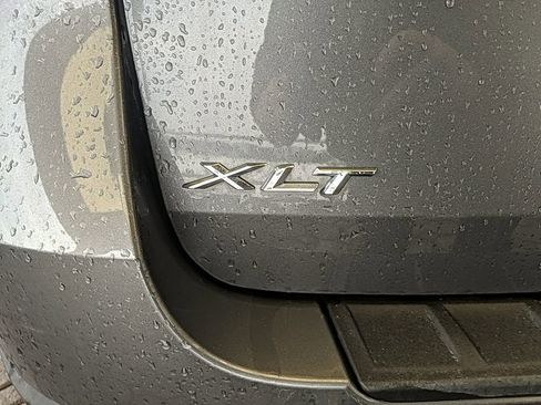 Used 2022 Ford Explorer XLT w/ Equipment Group 202A image 7