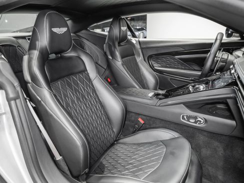 Used 2024 Aston Martin DB12 Coupe image 17