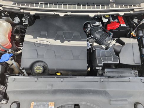 Used 2018 Ford Edge Titanium w/ Equipment Group 302A FWD image 30