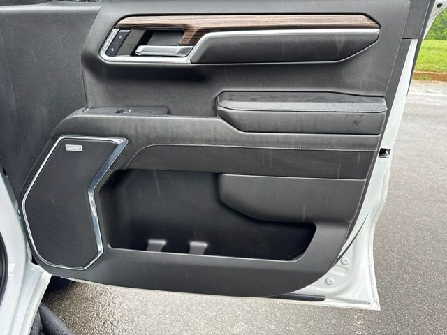 Used 2024 Chevrolet Silverado 1500 LT Trail Boss w/ Convenience Package II AWD/4WD image 9