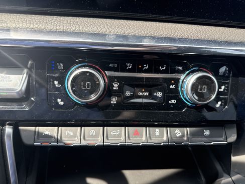 Used 2024 GMC Sierra 1500 Denali w/ Technology Package AWD/4WD image 28