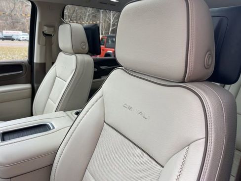 Used 2021 GMC Yukon Denali w/ Denali Premium Package image 26