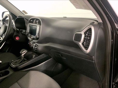 Used 2025 Kia Soul LX w/ LX Technology Package FWD image 17