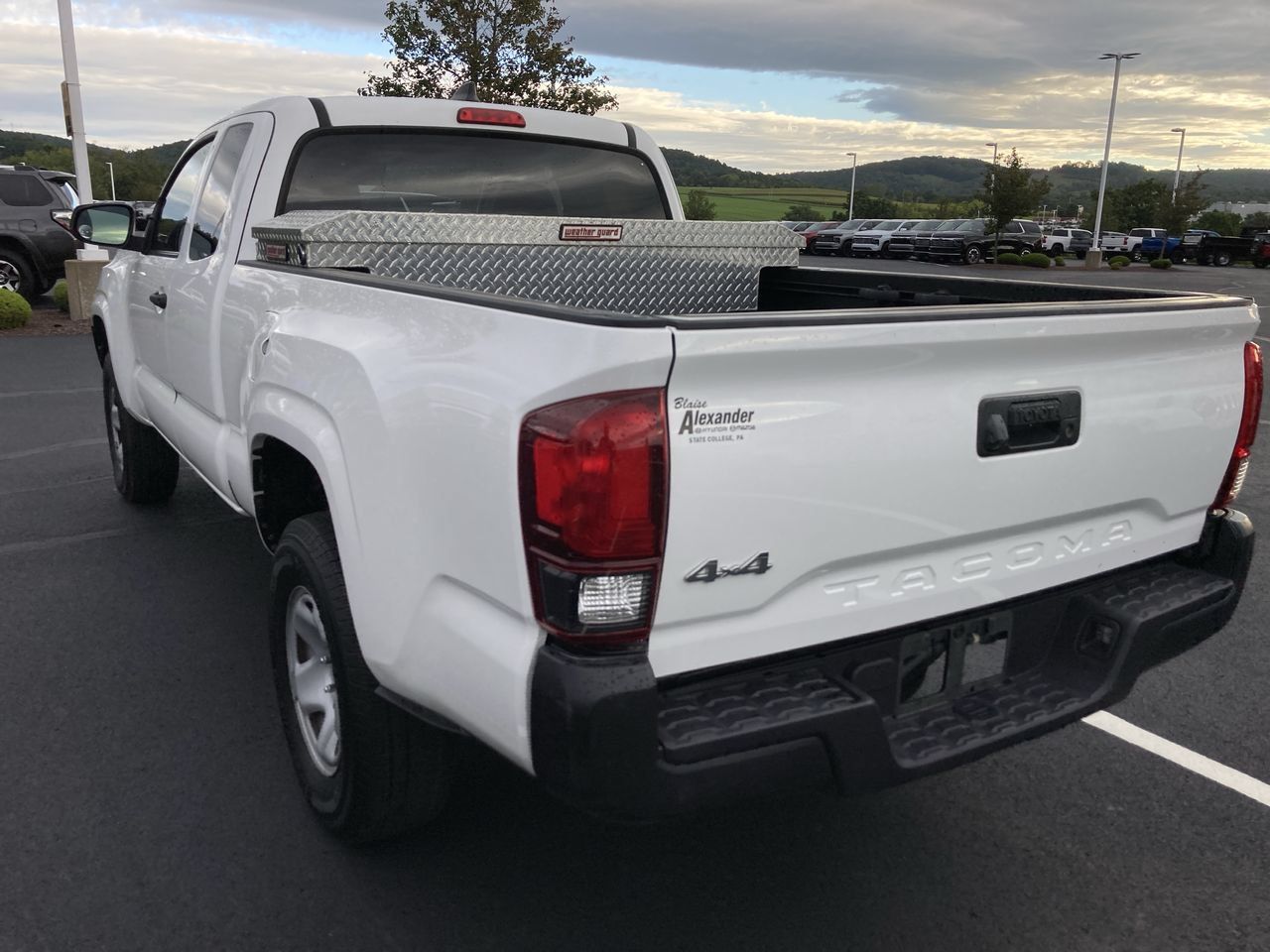 Used 2020 Toyota Tacoma SR AWD/4WD image 5