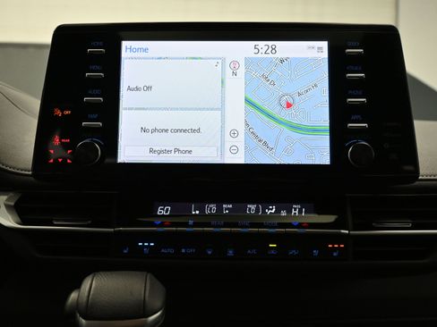 Used 2023 Toyota Sienna XSE image 17