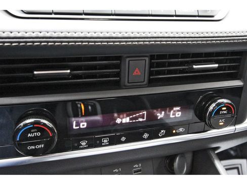 Used 2023 Nissan Rogue SV FWD image 25