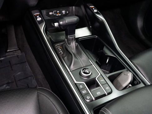 Used 2025 Kia Sorento S image 23