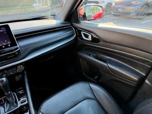 Certified 2022 Jeep Compass Limited image 35