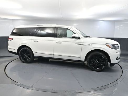 Used 2023 Lincoln Navigator L Reserve w/ Equipment Group 201A image 4