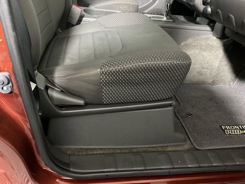 Used 2016 Nissan Frontier PRO-4X AWD/4WD image 38