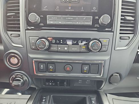 Used 2024 Nissan Titan SV w/ SV Convenience Package image 27