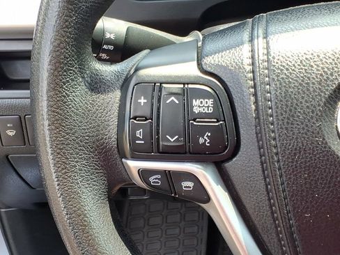 Used 2015 Toyota Highlander LE FWD image 18