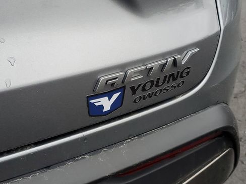 Used 2024 Chevrolet Trax ACTIV w/ Sunroof Package image 34