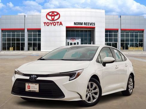 Used 2025 Toyota Corolla LE FWD image 1