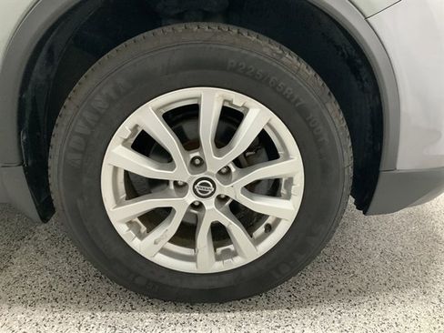 Used 2019 Nissan Rogue SV image 14