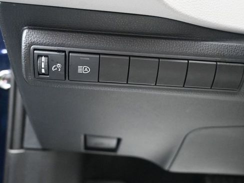 Used 2022 Toyota Corolla LE image 8