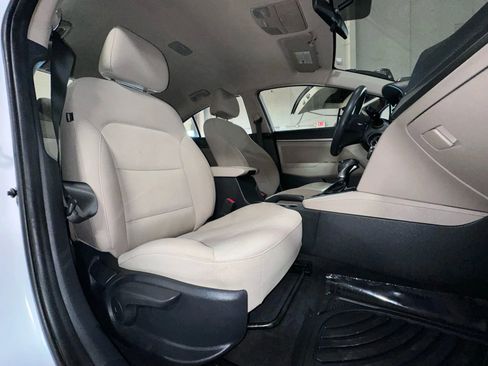 Used 2017 Hyundai Elantra SE FWD image 27