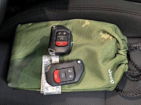 Used 2023 Jeep Wrangler Unlimited w/ Cold Weather Group image 11