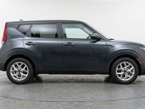 Used 2025 Kia Soul LX w/ LX Technology Package FWD image 11