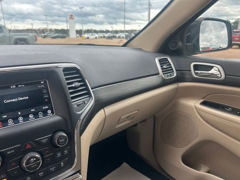 Used 2021 Jeep Grand Cherokee Laredo image 15