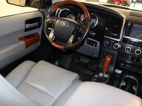 Used 2020 Toyota Sequoia Platinum image 17